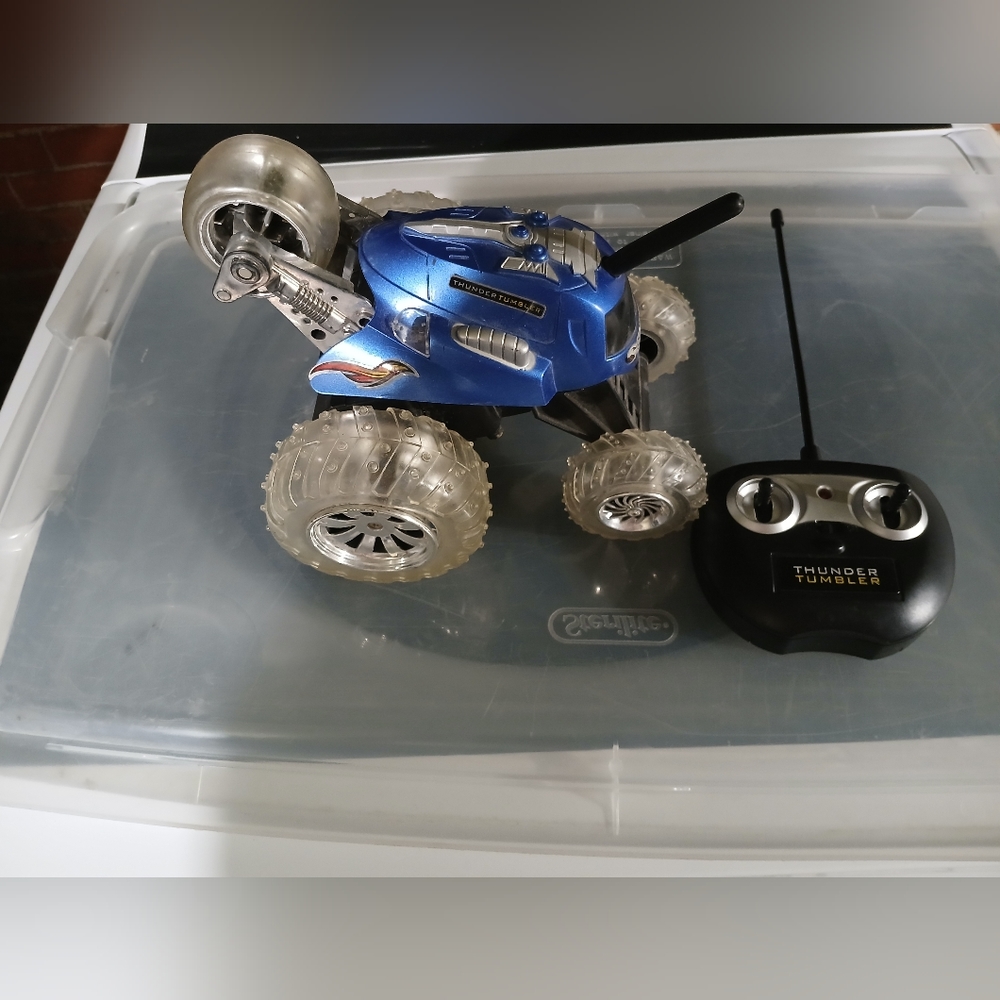 27MHz Thunder Tumbler Spinning Stunt Mini Truck RC Remote Control Car Blue